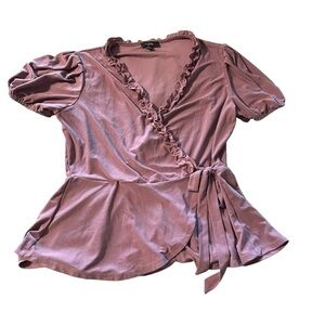 AUW women's medium purple v-neck blouse